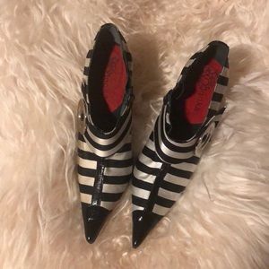 B/W striped pointy toed striped pump bootie